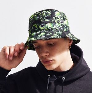 skull pile bucket hat